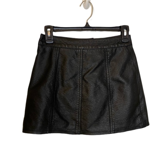 H&M Black Leather Mini Skirt Size 4 - Picture 4 of 4